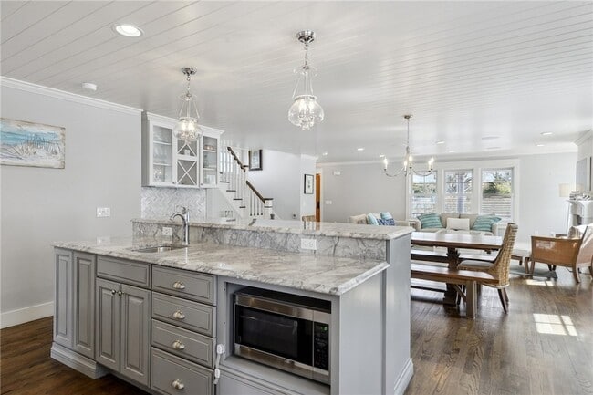 Building Photo - 67 Caswell St