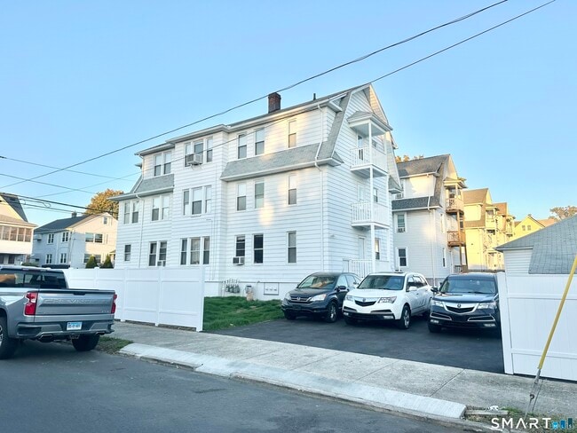 Building Photo - 67 Tremont Ave