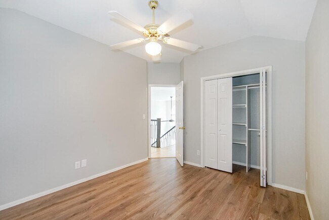 Building Photo - 918 Calle Cumbre Ct