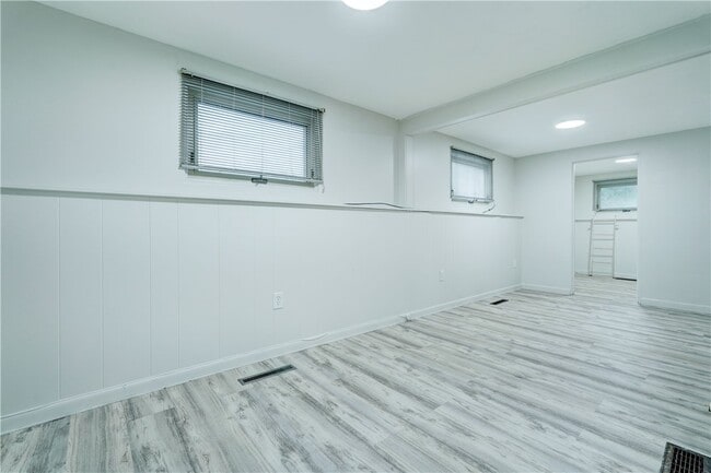Building Photo - 2233 Clifford Ave