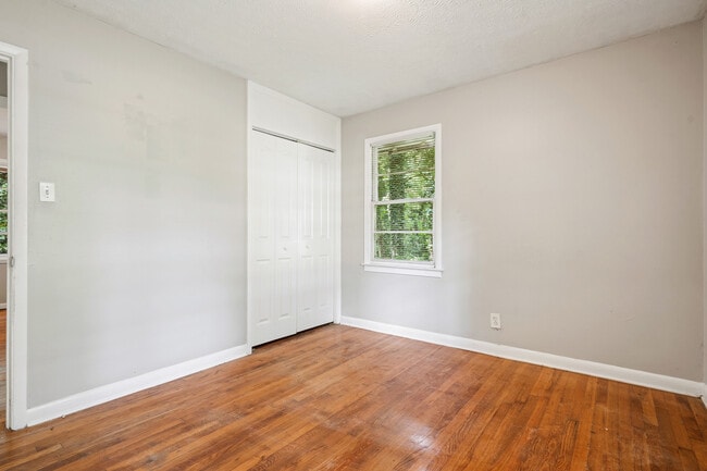 Building Photo - 582 Boyds Dr SE