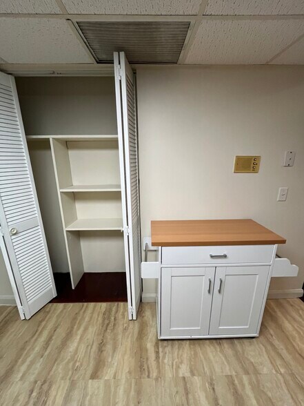 Building Photo - 14 Shadowbrook Ln