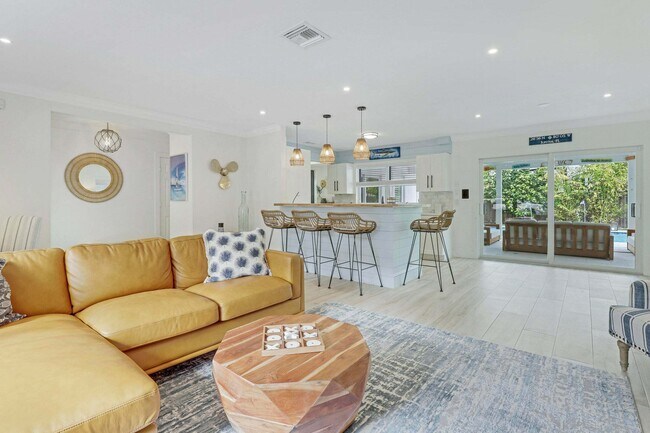 Building Photo - 9 W Riverside Dr