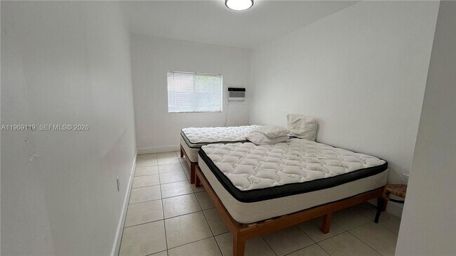 Building Photo - 113 NW 35th St