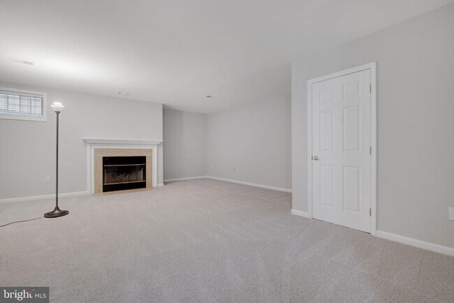 Building Photo - 7267 Olde Lantern Way