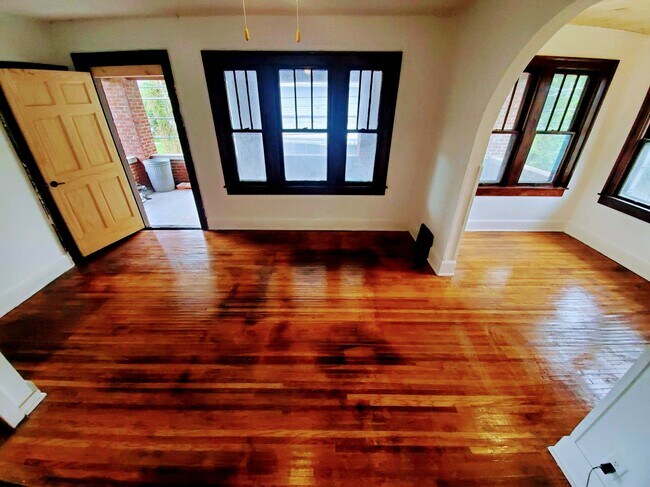 Building Photo - 274 W Dickson Ave