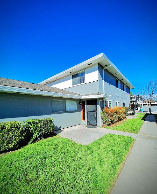 Building Photo - Beautifully Remodeled Two-story 2bd Condo ...