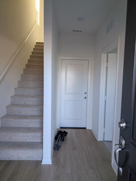 Building Photo - 2430 E Lincoln Ave