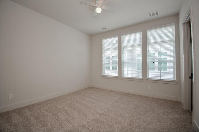 Building Photo - 6017 Cypress St