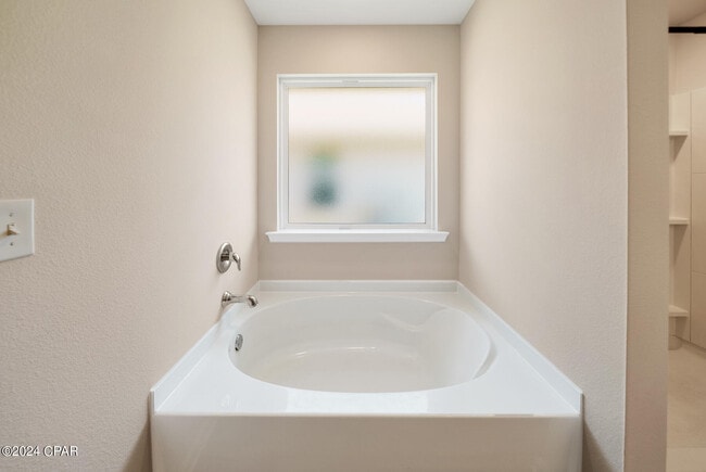 Building Photo - 5817 Viking Wy