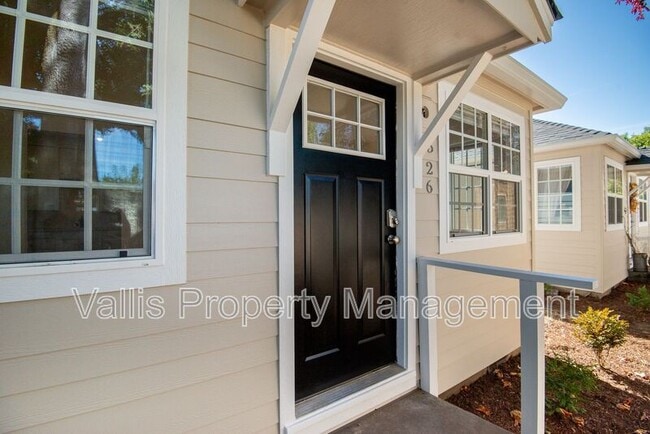 Building Photo - 526 19th St NE