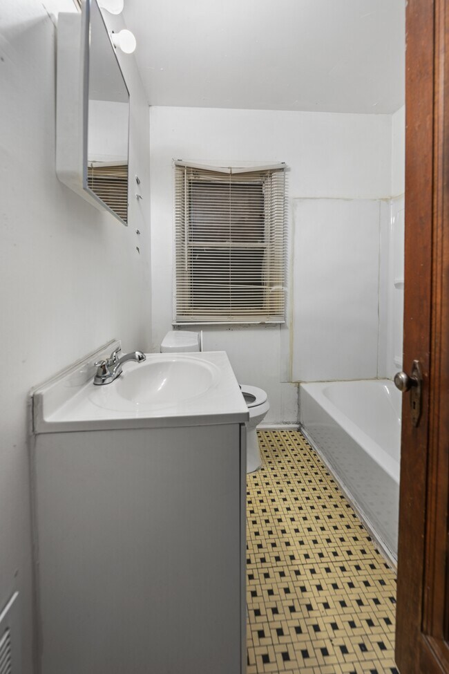 Building Photo - 9227 Prest St