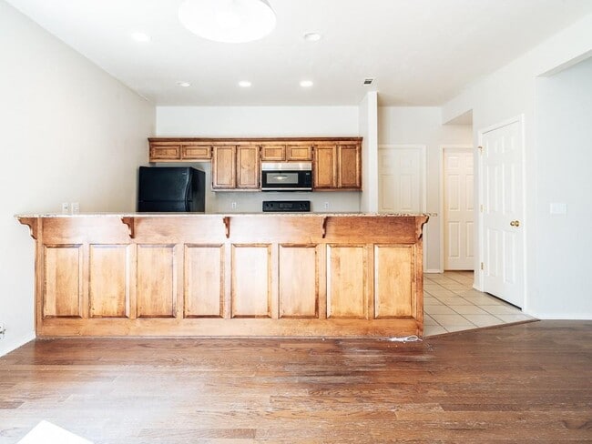 Building Photo - 3007 SW Amberwood Ave