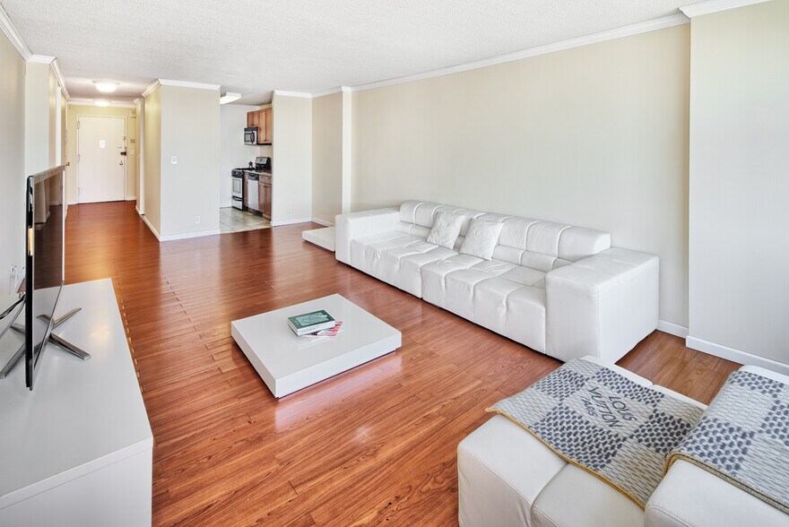 Building Photo - 7002 Boulevard E