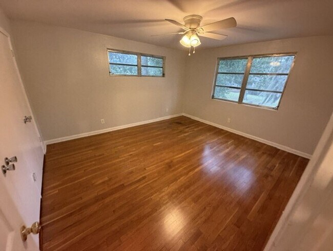 Building Photo - 1105 Timber Ln