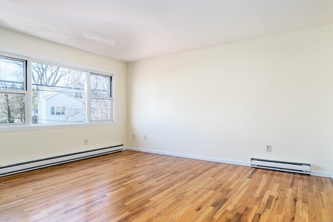 Building Photo - 196 Hope St