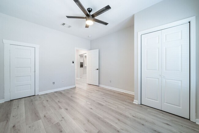 Building Photo - 303 E 38th St