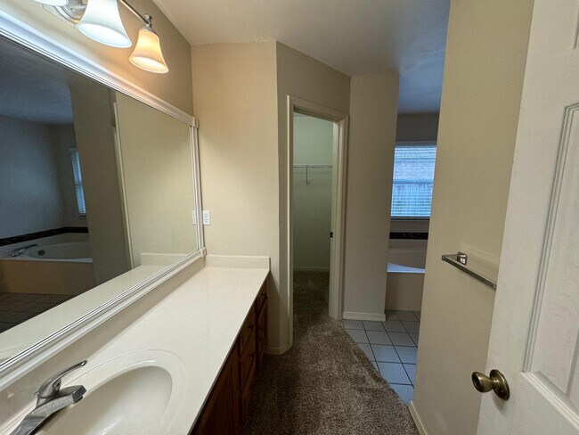 Building Photo - 64 Hampton Cir