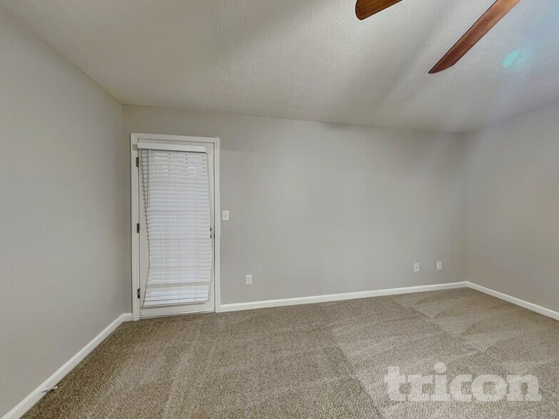 Building Photo - 200 River Walk