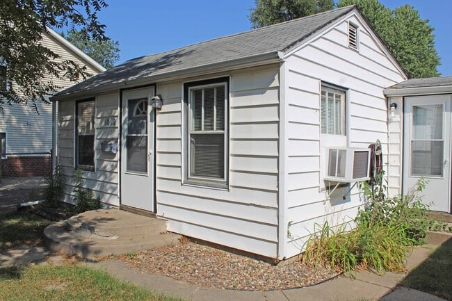 Building Photo - 1-Bedroom, 1-Bath House for Rent