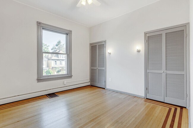 Building Photo - Renovated 5 Bedroom 2.5 Bathroom Apartment...