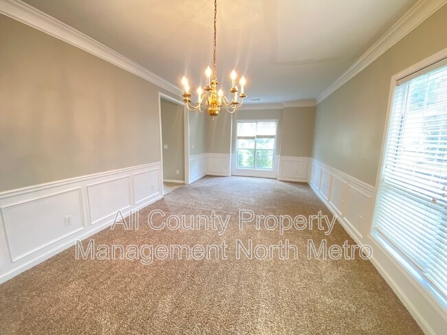 Building Photo - 550 Elgaen Ct
