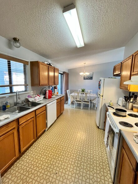 Building Photo - 473 Cottonwood Lake Dr