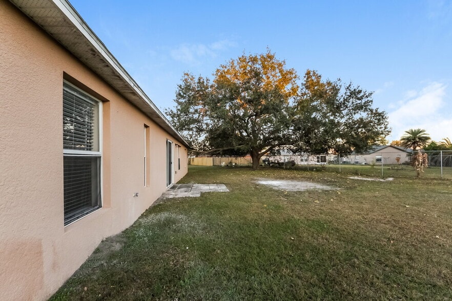 Building Photo - 859 Jarnac Dr