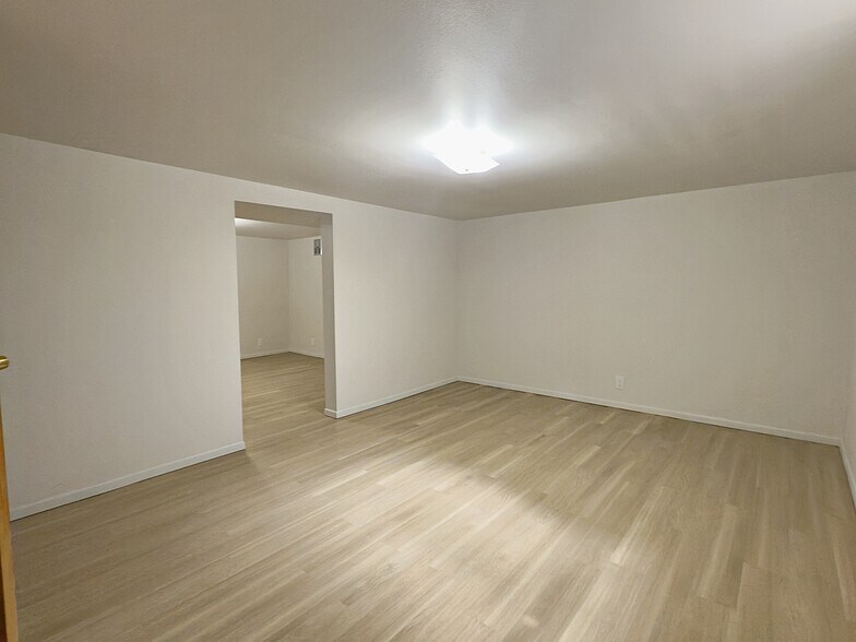 Building Photo - 125 NE 84th Ave