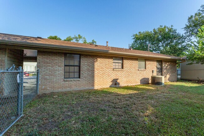 Building Photo - 4501 Caswell-
