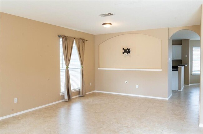 Building Photo - 1608 Diana Dr