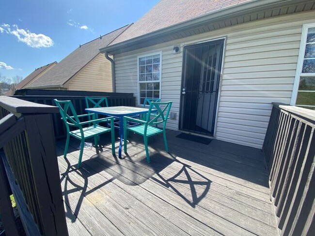 Building Photo - Now Available - 2 Bed 2 Bath House in Brit...