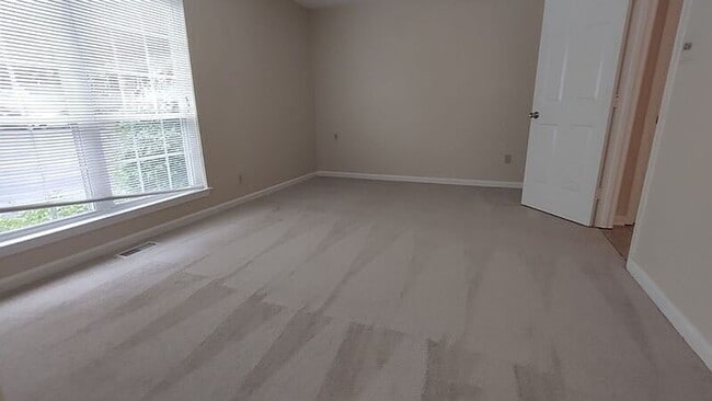 Building Photo - Chisle Run- 2 bedrooms and 1.5 bathrooms