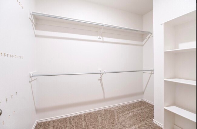 Building Photo - 11623 Evanston Ave