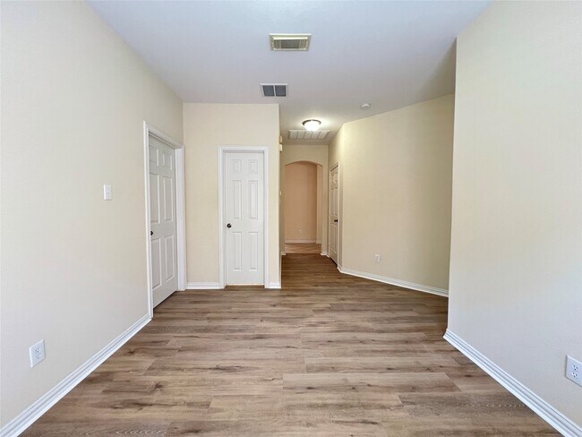 Building Photo - 23247 Dewflower Dr