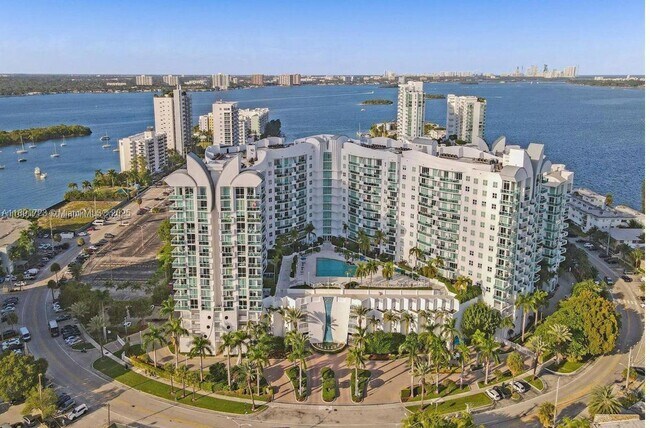 Building Photo - 7900 Harbor Island Dr
