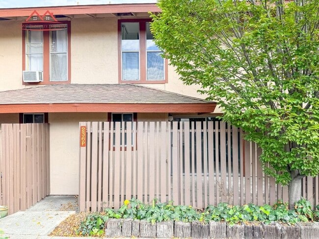 Primary Photo - 236 Red Oak Dr E