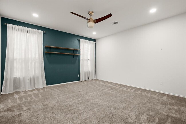Building Photo - 243 Mancos Dr