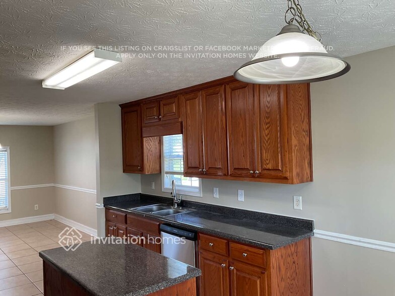 Building Photo - 3329 Silver Ridge Dr