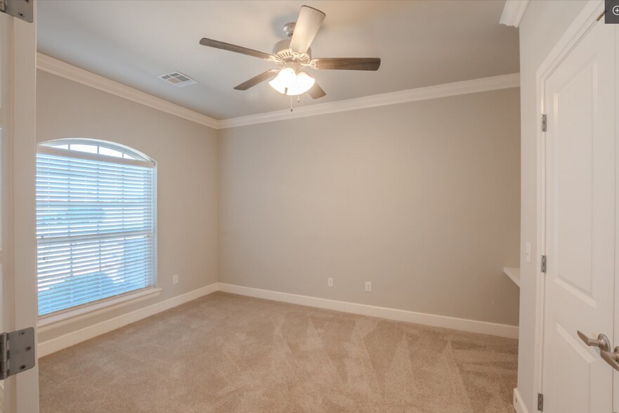Building Photo - 12037 Ashford Dr