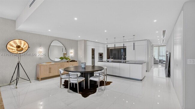 Building Photo - 300 S Biscayne Blvd