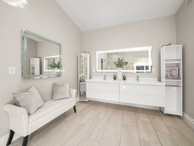 Building Photo - Luxury, comfort, and breathtaking surroundings in Stunning Clayton home!