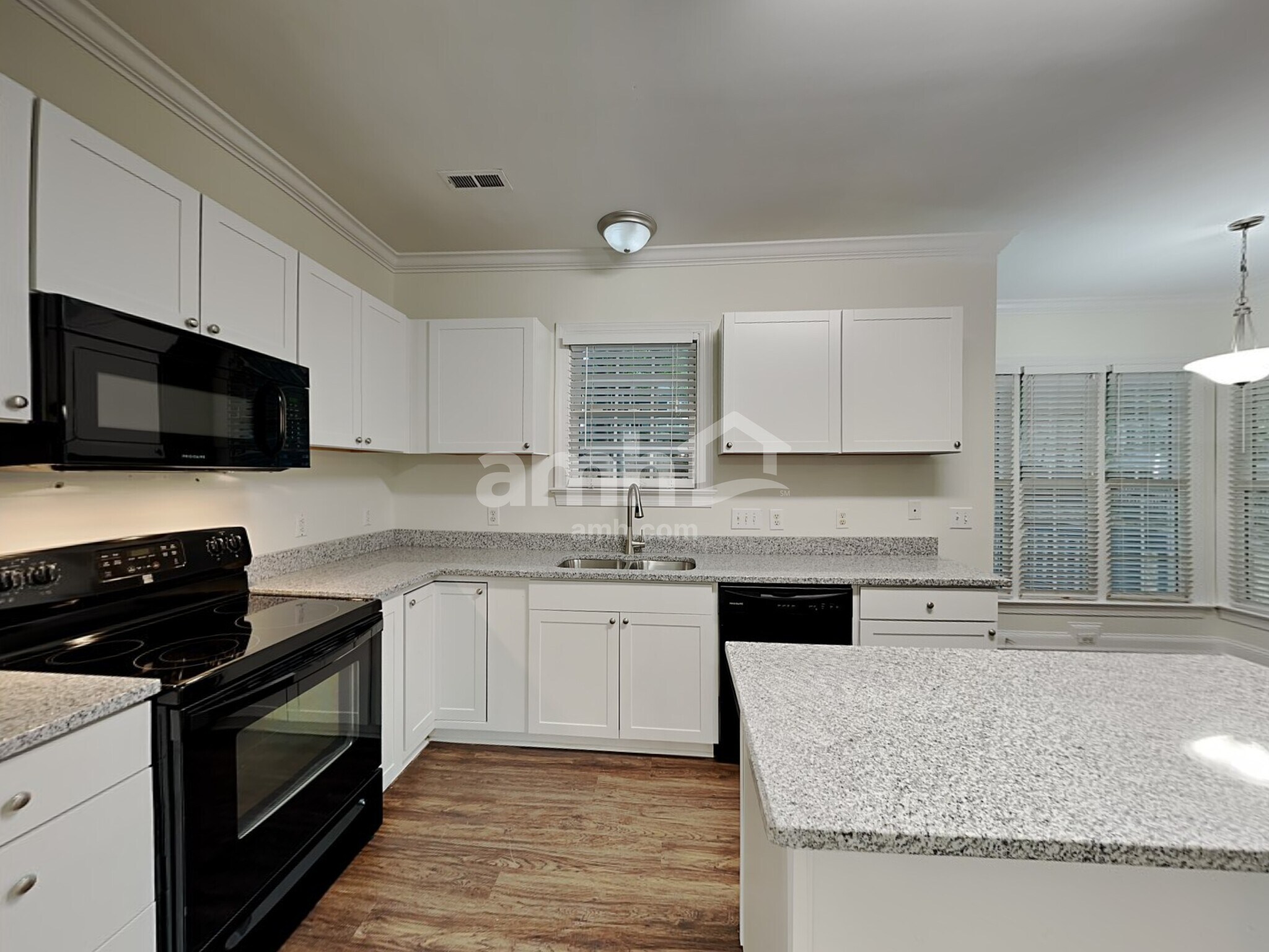 Building Photo - 7809 Hollow Oaks Ln