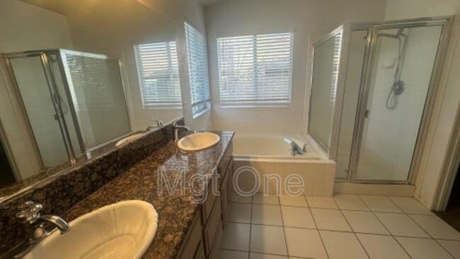 Building Photo - 3140 Crestline Dr