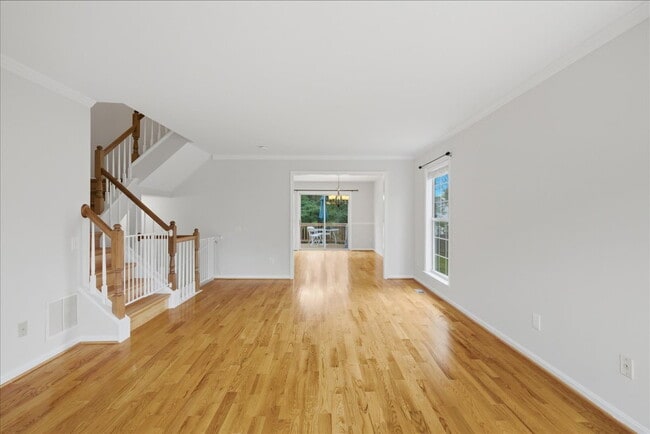 Building Photo - Updated 3BR End-Unit Townhome in Ashburn Farm