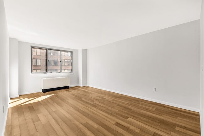 Building Photo - 308 E 38th St