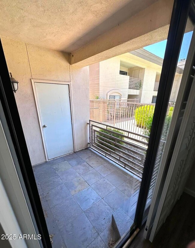 Building Photo - 3235 E Camelback Rd
