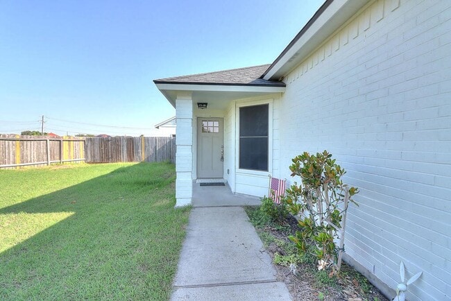 Building Photo - 7605 Cougar Dr