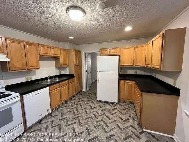 Building Photo - 4535 Dawnwood Dr