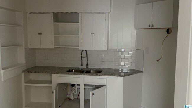 Building Photo - 2026 Princeton Ave SW